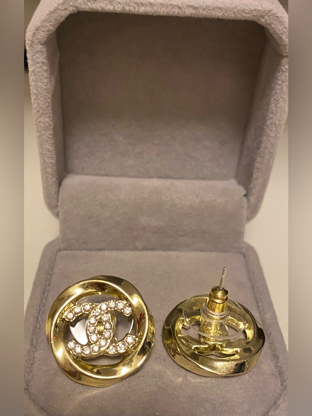 Fashion Jewelry 14K Gold Plated Round Logo C-C Crystal Luxury Earrings - Picture 3 of 5